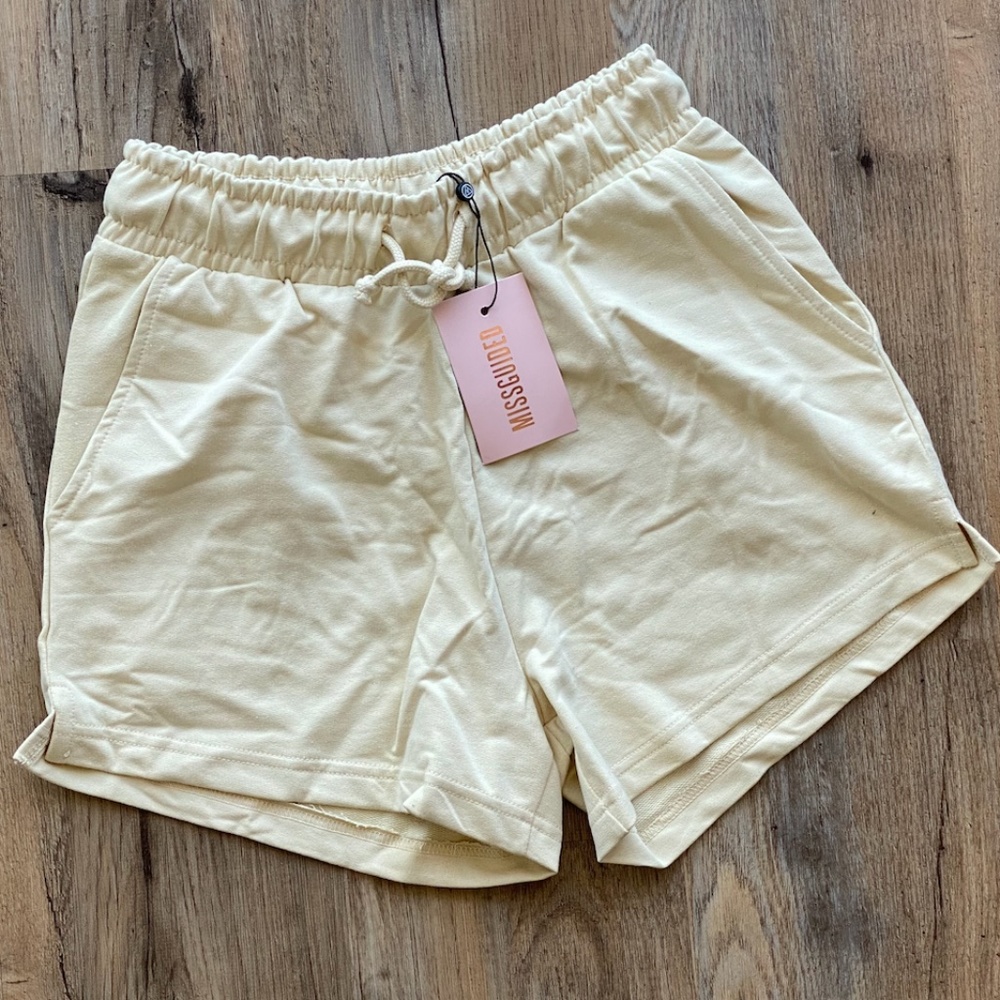 Missguided Cream Stretch Shorts with Side Split
